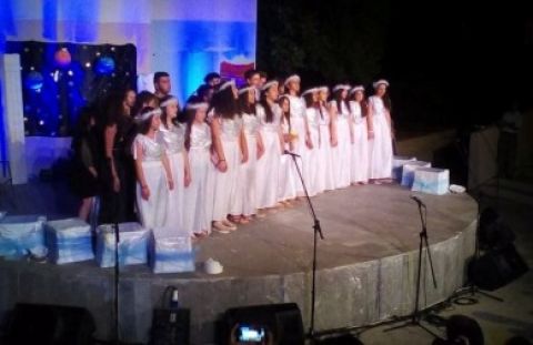 Με επιτυχία πραγματοποιήθηκε η θεατρική παράσταση “Οι Νεφέλες του Αριστοφάνη”  από το Γυμνάσιο Αγίας Βαρβάρας που είχε την Υποστήριξη του Europe Direct της Περιφέρειας Κρήτης