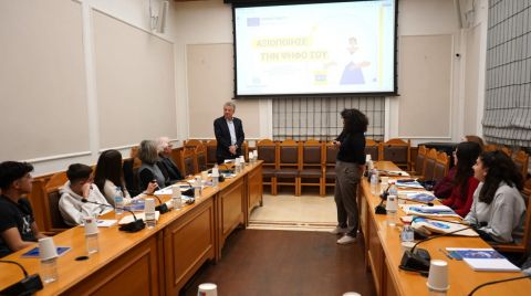 Στην Περιφέρεια Κρήτης μαθητές του 13ου Γυμνασίου Ηρακλείου που υλοποιούν το πρόγραμμα Ε-Twinning