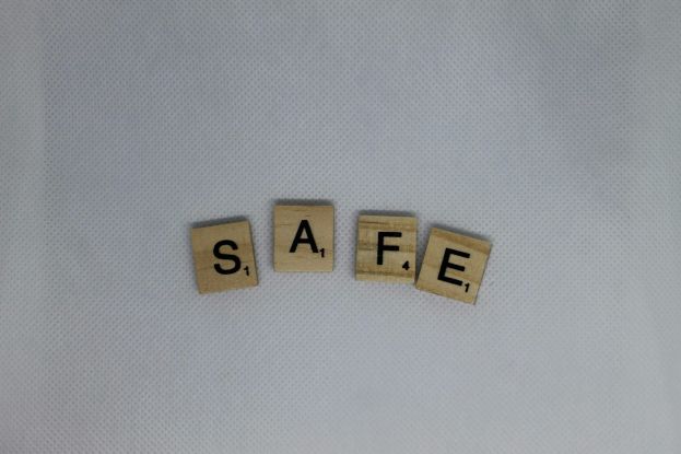 Οι παγίδες του διαδικτύου: Από τα social media και τις online αγορές μέχρι την AI- Όσα πρέπει να γνωρίζουν οι γονείς