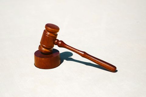 Η Επιτροπή εγκρίνει τις διαδικασίες επί παραβάσει του Ιουνίου