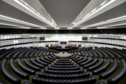 Ευρωβαρόμετρο: η ανασφάλεια στον κόσμο γεννά υψηλές προσδοκίες από την ΕΕ