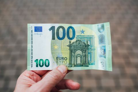 Η έκθεση σύγκλισης εξετάζει την πρόοδο των κρατών μελών προς την ένταξη στη ζώνη του ευρώ