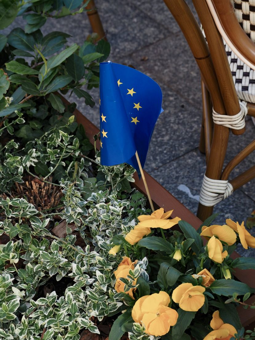 Η Επιτροπή προτείνει δράσεις για την προστασία των Ευρωπαίων από την ενεργειακή κρίση στον τομέα των ορυκτών καυσίμων και την επιτάχυνση της μετάβασης σε καθαρή, εγχώρια ενέργεια