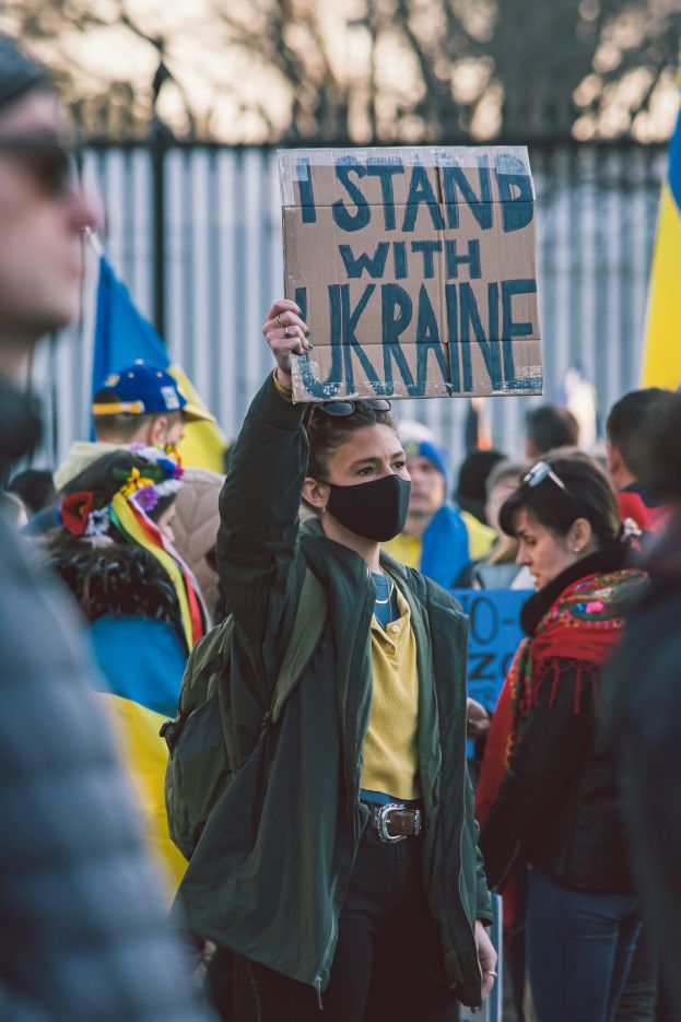 Παράνομη εκτόπιση και διά της βίας μεταφορά παιδιών της Ουκρανίας στη Ρωσία: Κυρώσεις της ΕΕ κατά 16 προσώπων και επτά οντοτήτων