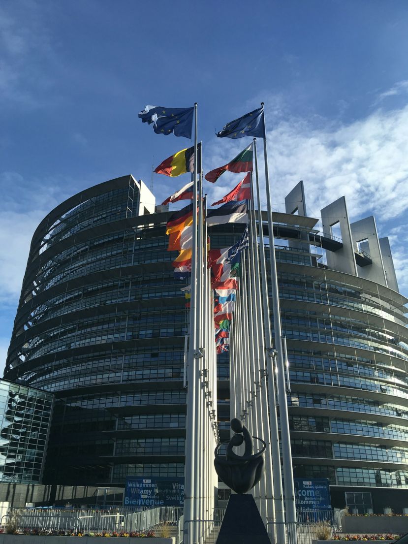 Τα θεσμικά όργανα της ΕΕ θέτουν προτεραιότητες για το 2026: υπογράφηκε κοινή δήλωση σχετικά με τις νομοθετικές προτεραιότητες της ΕΕ για το 2026 από το Ευρωπαϊκό Κοινοβούλιο, το Συμβούλιο και την Επιτροπή