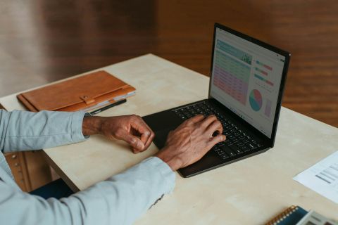 Η Επιτροπή ξεκινά την πρώτη φάση διαβούλευσης με τους κοινωνικούς εταίρους σχετικά με τη δίκαιη τηλεργασία και το δικαίωμα στην αποσύνδεση