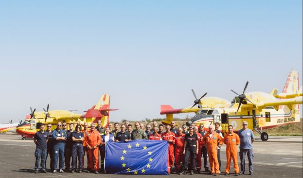 Η Ευρωπαϊκή Ένωση συγκεντρώνει ομάδες πυρόσβεσης και στόλο αεροσκαφών για τη στήριξη των χωρών που έχουν πληγεί από δασικές πυρκαγιές