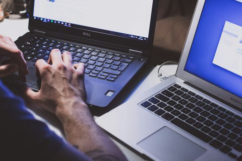 Η Επιτροπή δημοσιεύει κώδικα ορθής πρακτικής για τη σήμανση και την επισήμανση περιεχομένου που παράγεται από ΤΝ