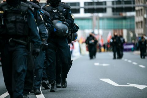 Ευρωπαϊκή δράση για την καταπολέμηση της διακρατικής καταστολής ζητά το ΕΚ
