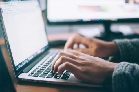 Οι εταιρείες της ΕΕ αυξάνουν τις επενδύσεις στην έρευνα και την ανάπτυξη σε βασικούς τομείς
