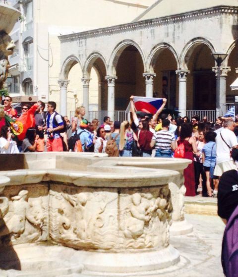 Με επιτυχία στέφτηκε η δράση του “Flag Parade” στο Ηράκλειο με την υποστήριξη του Europe Direct της Περιφέρειας Κρήτης_(!)