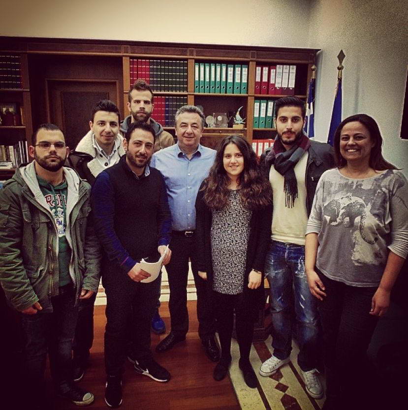 Οι επιτυχόντες της κλήρωσης για το EUropaS 2015 μαζί με τον Περιφερειάρχη Κρήτης και τα στελέχη του Europe Direct.