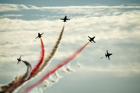 Κοινή αμυντική αγορά και πρόοδο σε εμβληματικά έργα της ΕΕ ζητά το ΕΚ