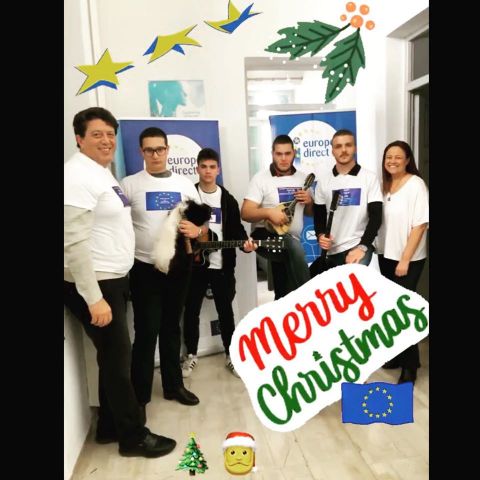 Τραγουδώντας όνειρα και ελπίδες για ένα καλύτερο αύριο με υπέροχους μαθητές από το 6ο ΕΠΑΛ Ηρακλείου στο Europe Direct Crete