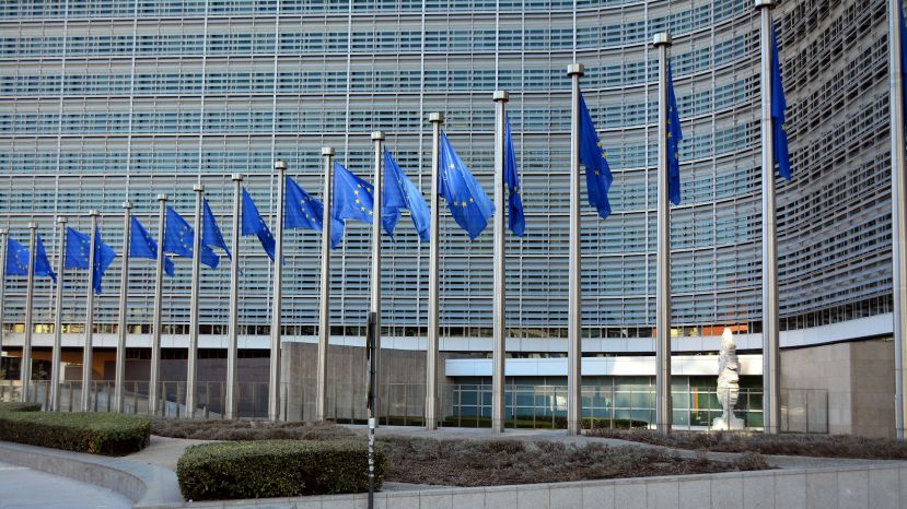 Το Κοινοβούλιο ζητά δικλείδες ασφαλείας για την αλγοριθμική διαχείριση στην εργασία